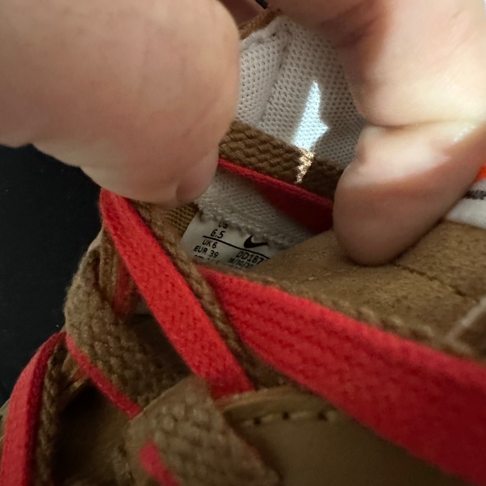 Nike Blazer Low/Sacai LT British Tan/University Red Men's‎ 6.5 Women's 8 - Picture 7 of 8